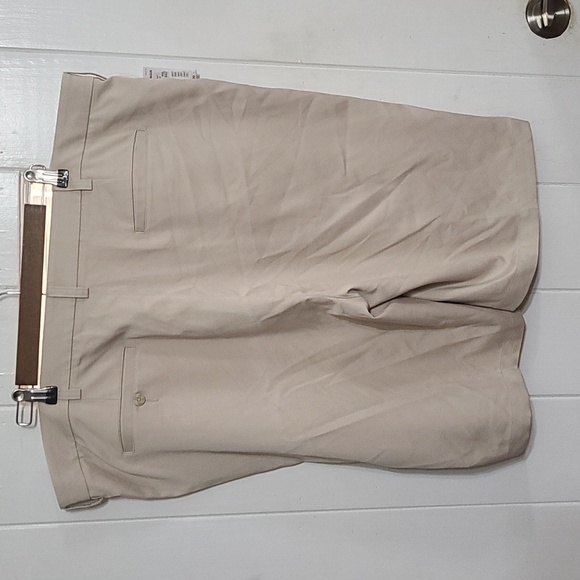NWT Roundtree & Yorke Mens Shorts Tan Flat Front Pockets Sz 44 Tall - Picture 6 of 8